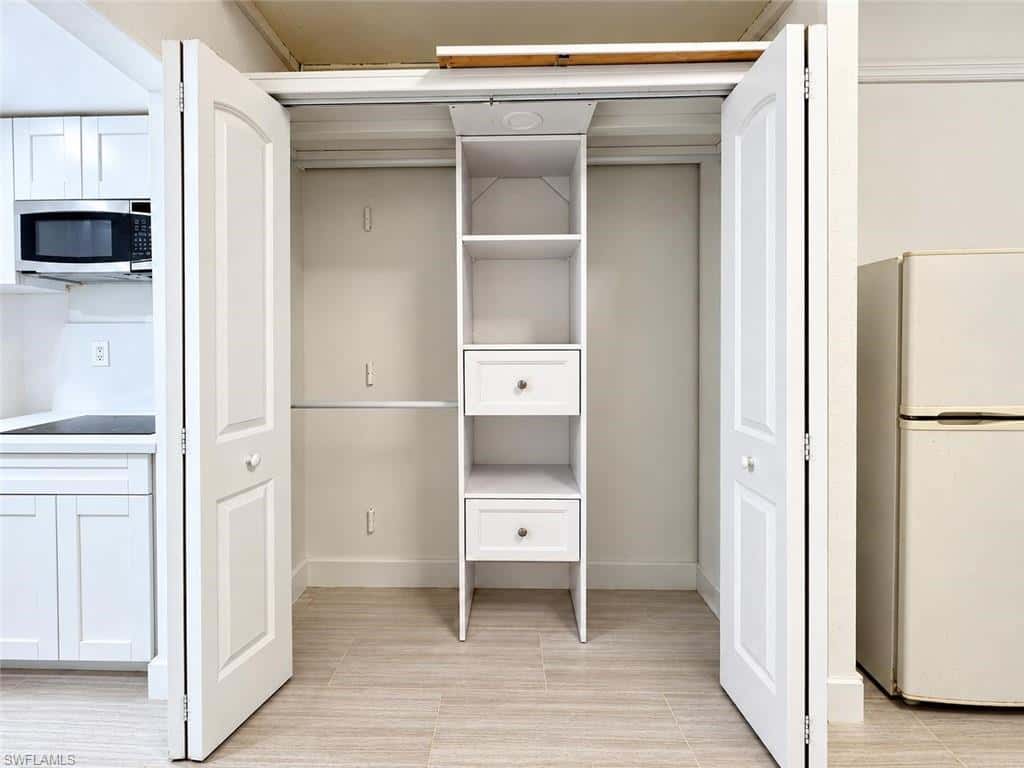 4050 Golden Gate Pkwy #219, Naples, photo 5