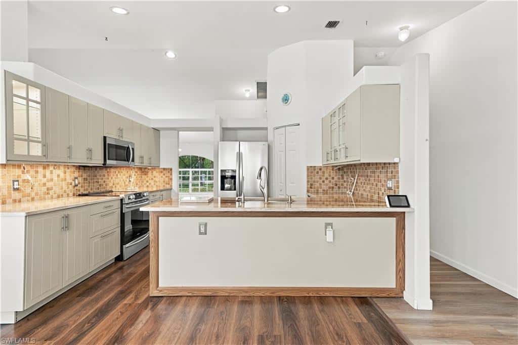 590 6th St, Naples, photo 12