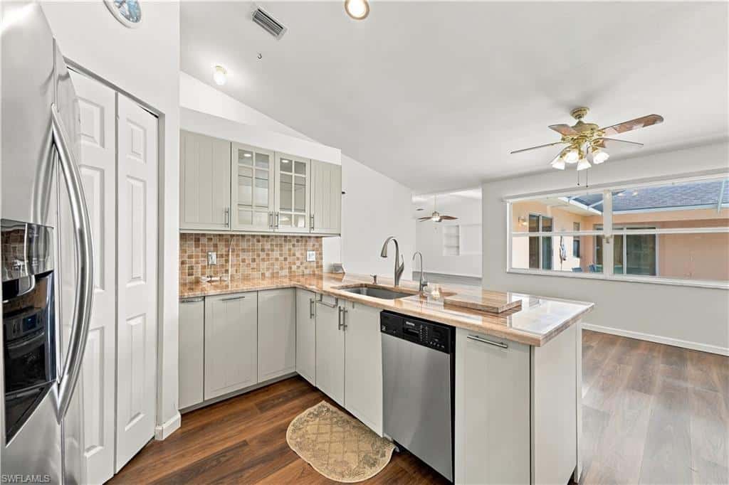 590 6th St, Naples, photo 14