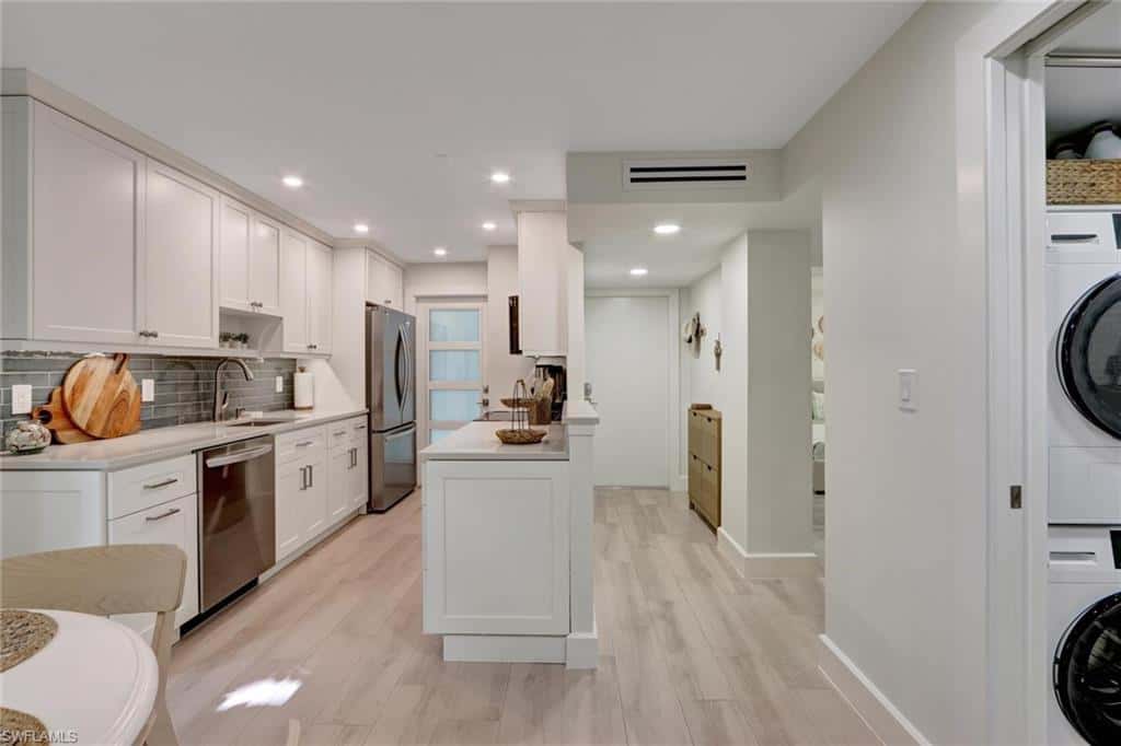 1300 Gulf Shore Blvd #110, Naples, photo 4
