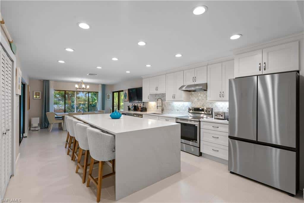7337 Lake Dr, Fort Myers, photo 12