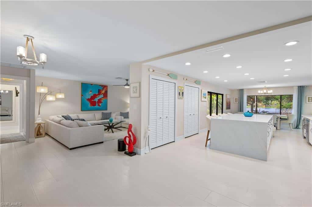 7337 Lake Dr, Fort Myers, photo 10