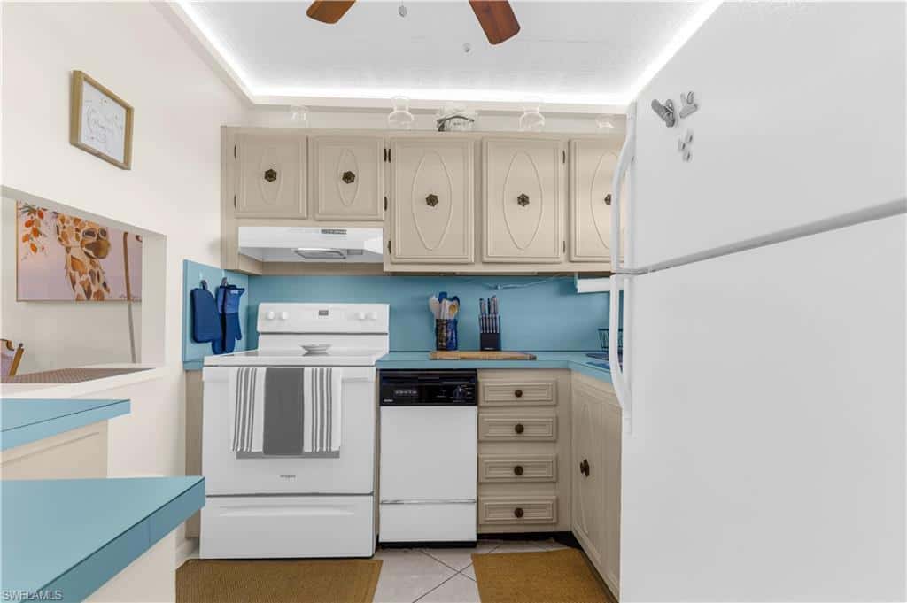 150 Turtle Lake Ct #307, Naples, photo 4