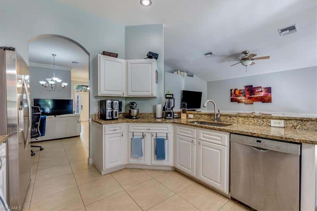 9230 Middle Oak Dr, Fort Myers, photo 4