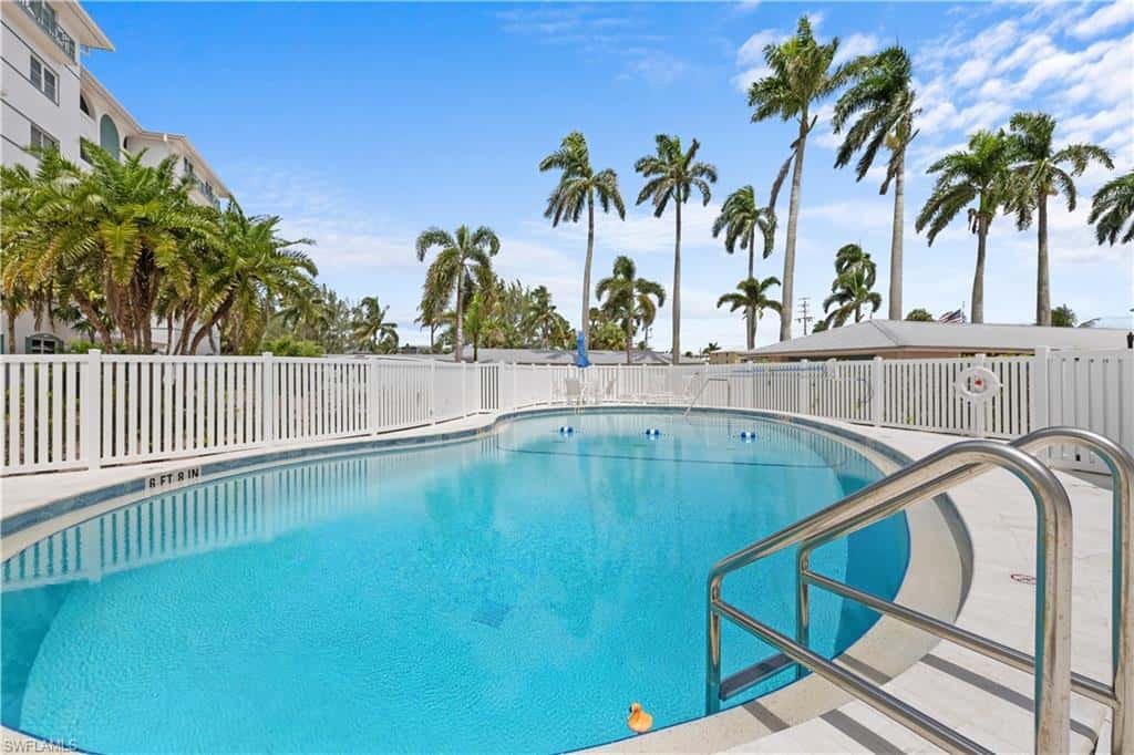 2011 Gulf Shore Blvd #44, Naples, photo 13