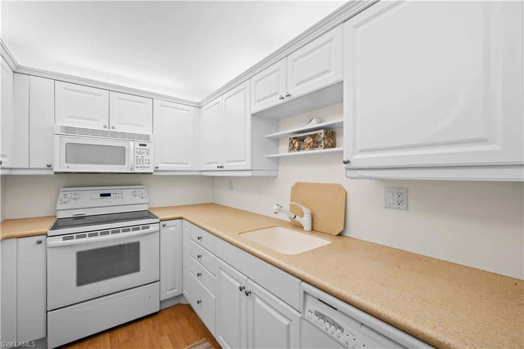 2011 Gulf Shore Blvd #44, Naples, photo 7