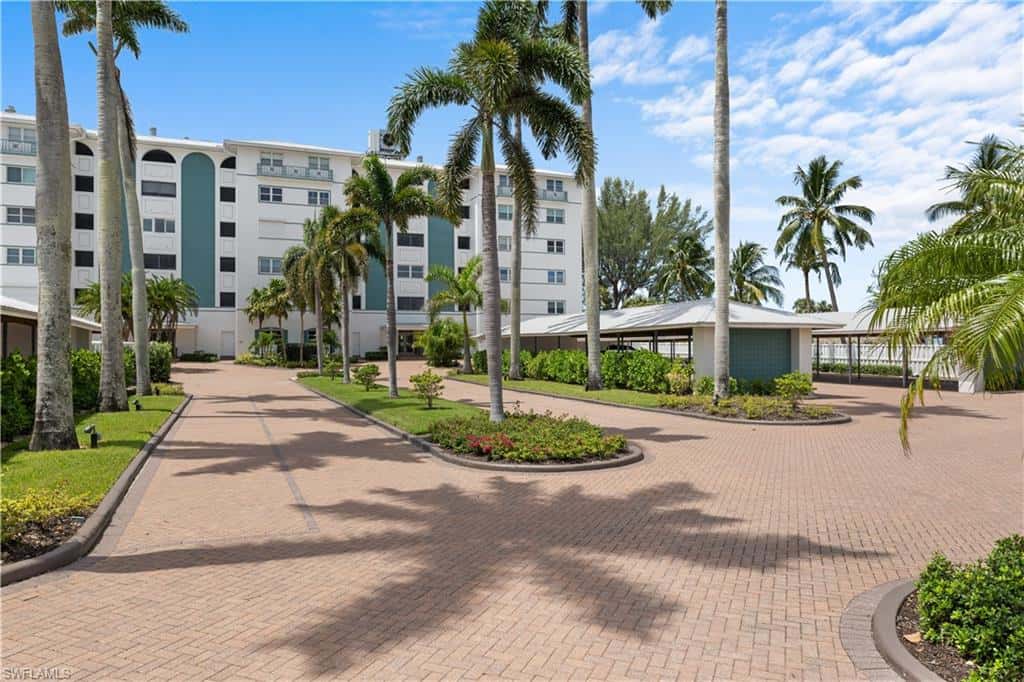 2011 Gulf Shore Blvd #44, Naples, photo 14