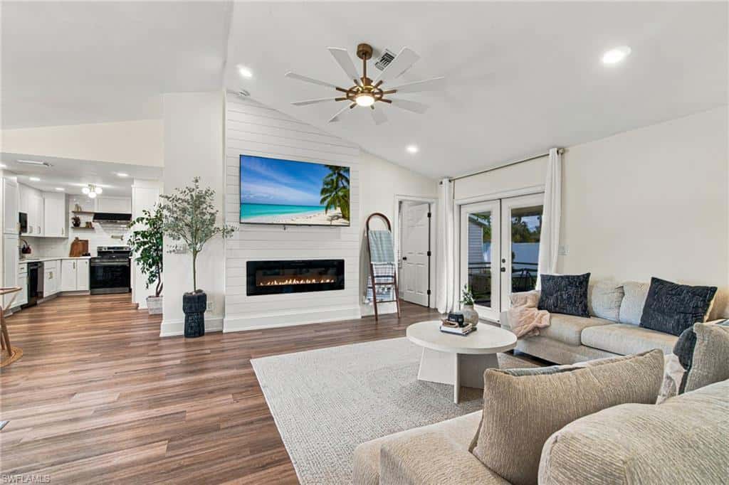 10208 Shade Tree Ct, Bonita Springs, photo 6