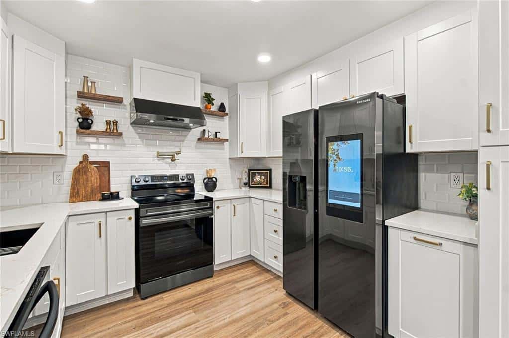 10208 Shade Tree Ct, Bonita Springs, photo 9
