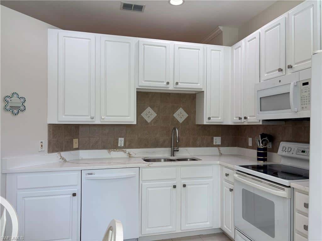7685 Meadow Lakes Dr #1301, Naples, photo 6