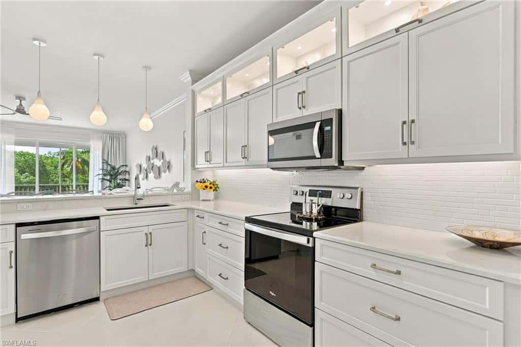 4650 Yacht Harbor Dr #124, Naples, photo 5