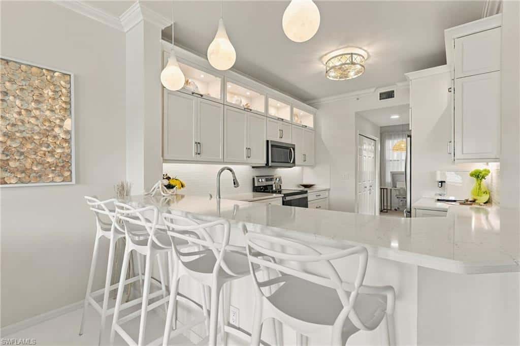 4650 Yacht Harbor Dr #124, Naples, photo 4
