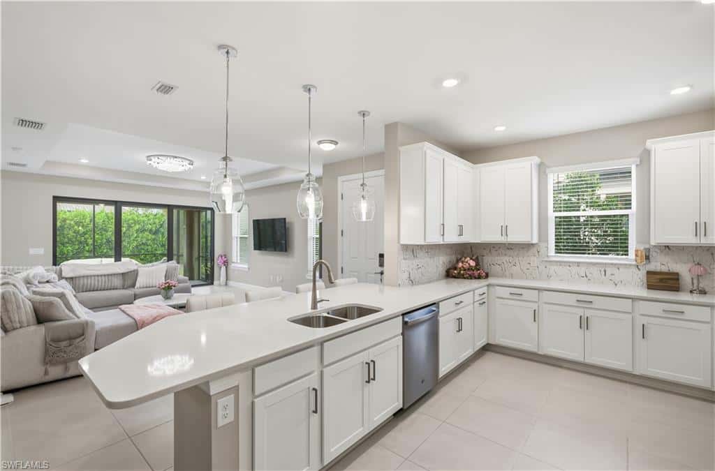 15521 Vittorio St, Naples, photo 16