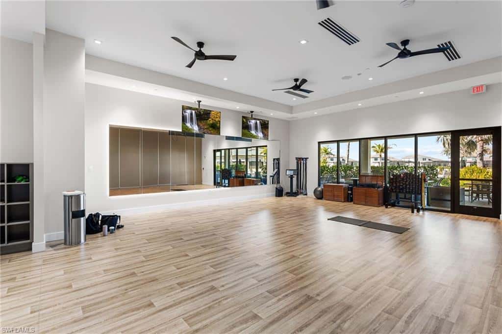 15521 Vittorio St, Naples, photo 36