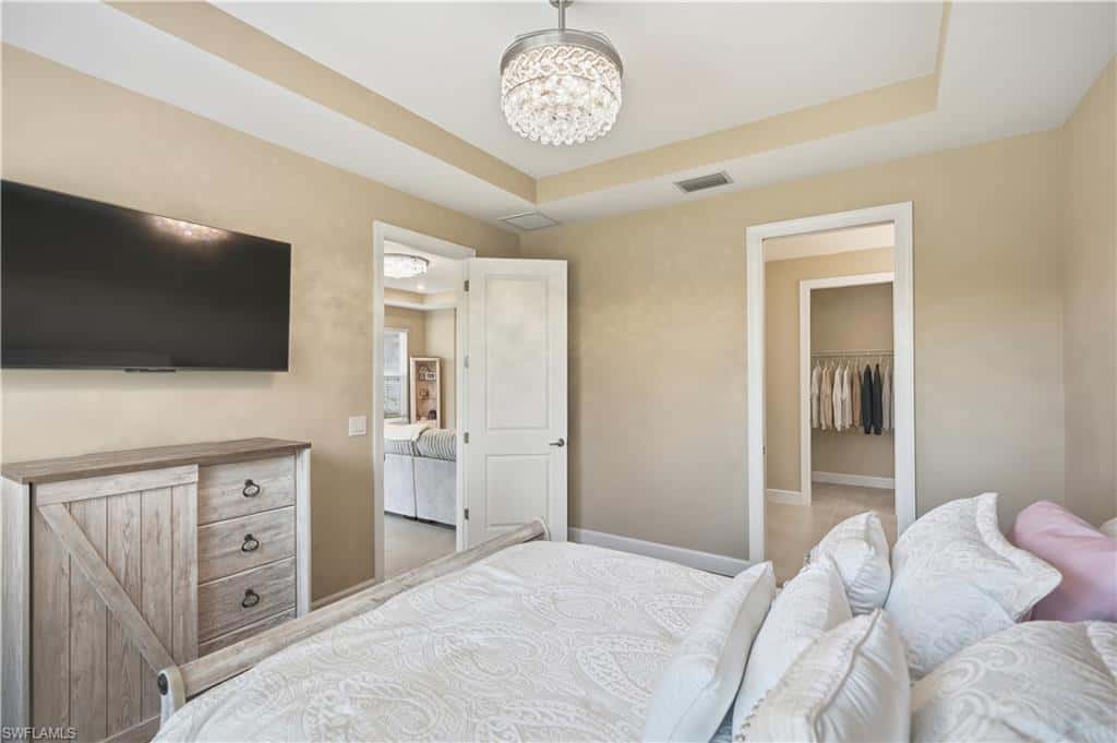 15521 Vittorio St, Naples, photo 24