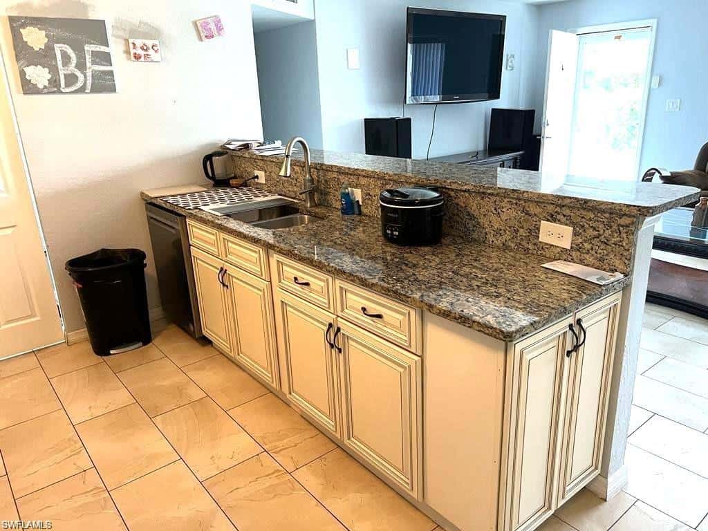 883 Coconut Cir, Naples, photo 5