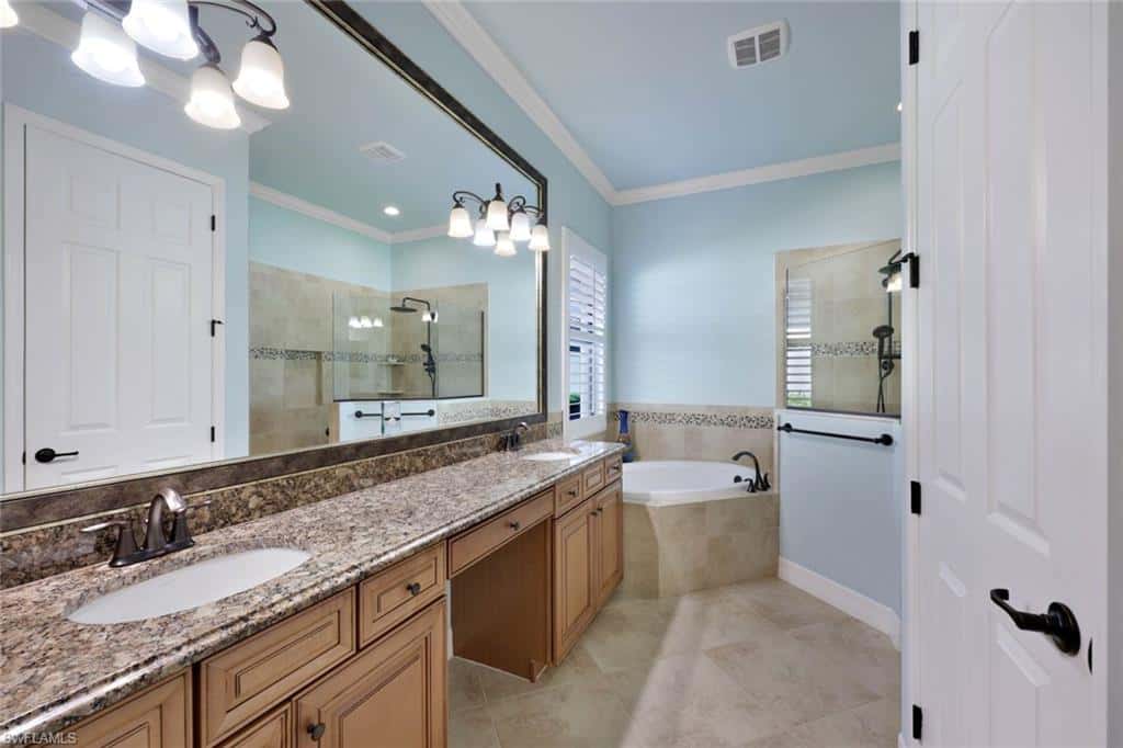 3130 Aviamar Cir, Naples, photo 13
