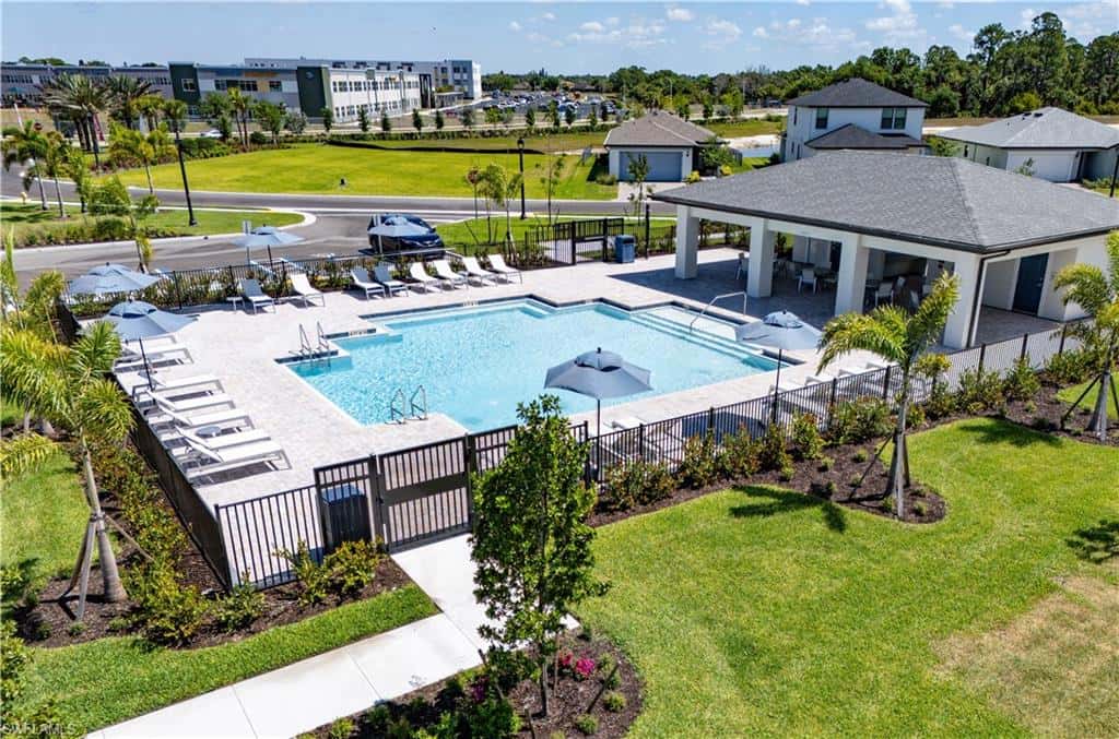 259 Lakeside Breeze Way, Lehigh Acres, photo 5