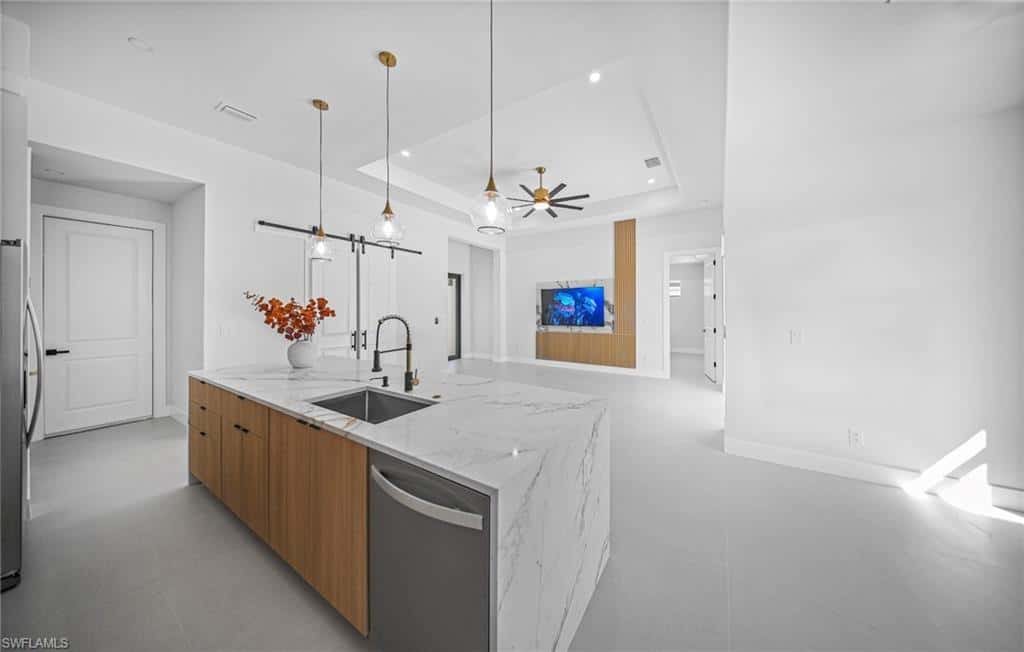 1005 4th Pl, Cape Coral, photo 5