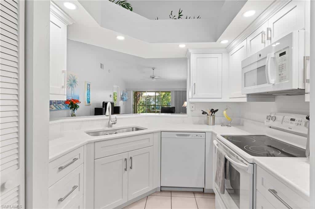 864 Gulf Pavilion Dr #202, Naples, photo 13