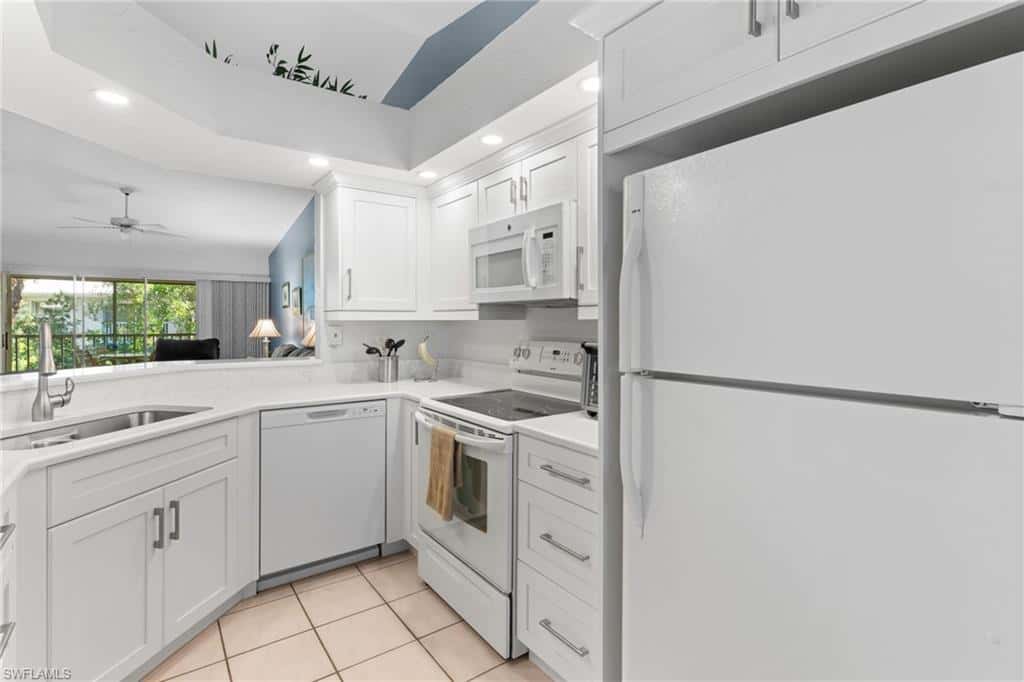 864 Gulf Pavilion Dr #202, Naples, photo 12