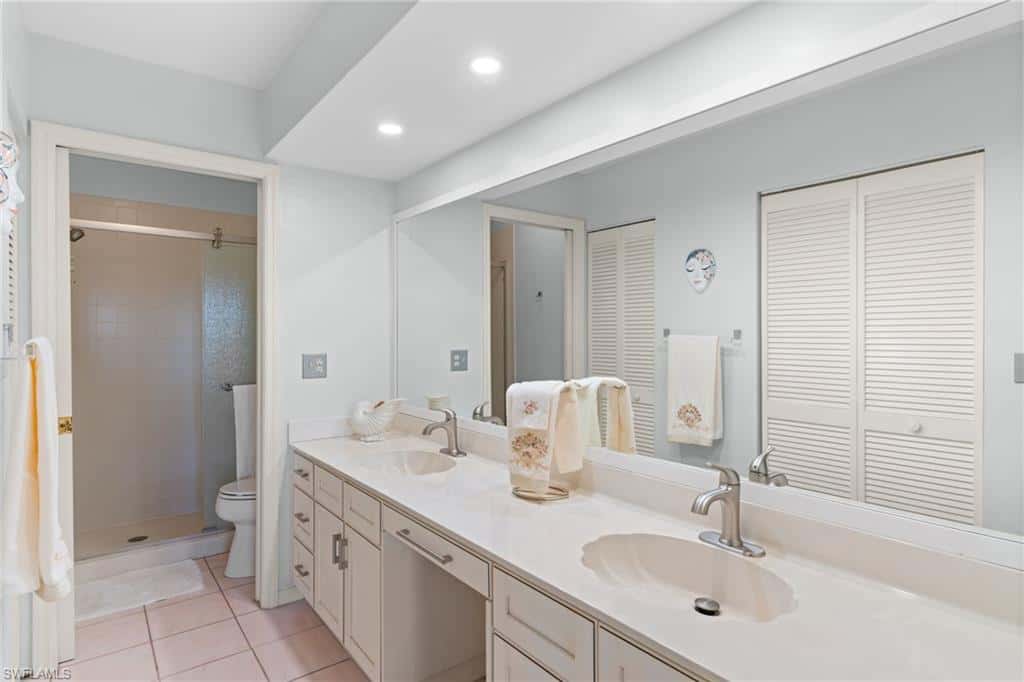 864 Gulf Pavilion Dr #202, Naples, photo 9