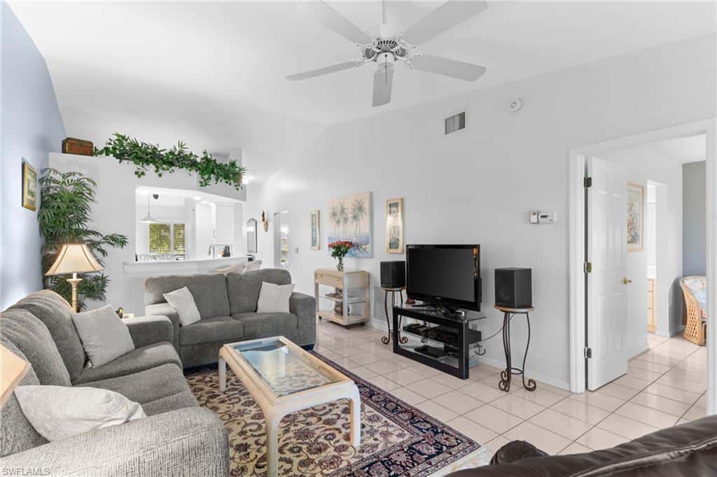 864 Gulf Pavilion Dr #202, Naples, photo 4