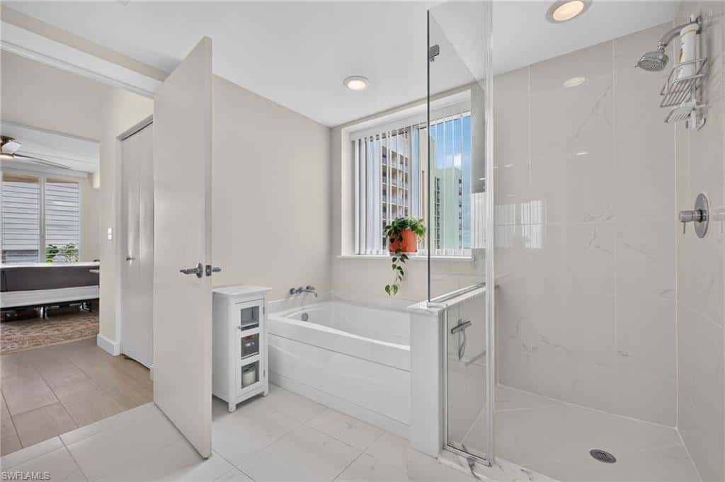 3000 Oasis Grand Blvd #2807, Fort Myers, photo 17
