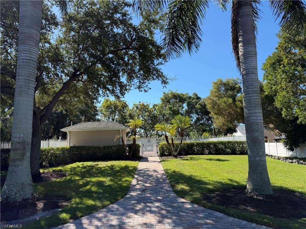 417 Leawood Cir, Naples, photo 4