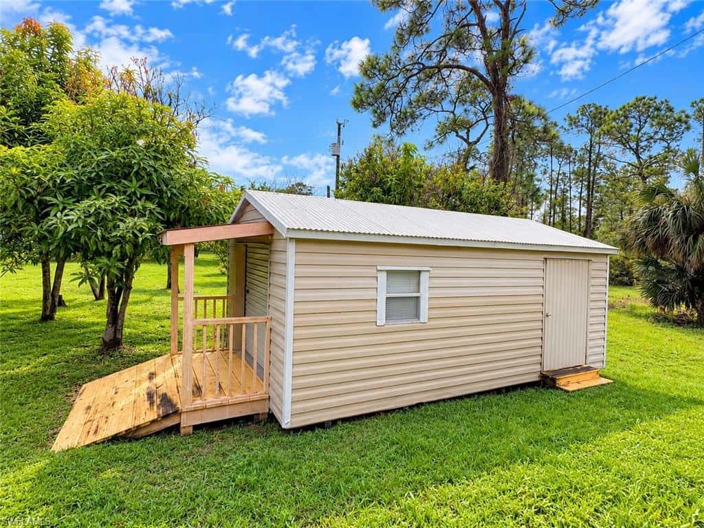 219 Columbus Ave, Lehigh Acres, photo 29