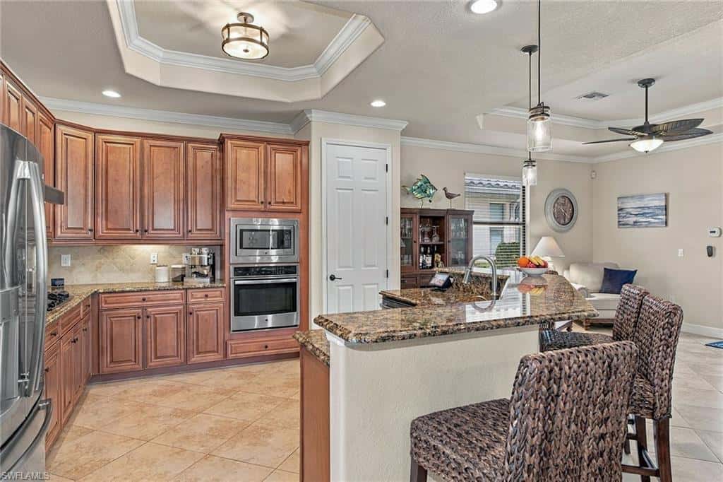 2870 Aviamar Cir, Naples, photo 6