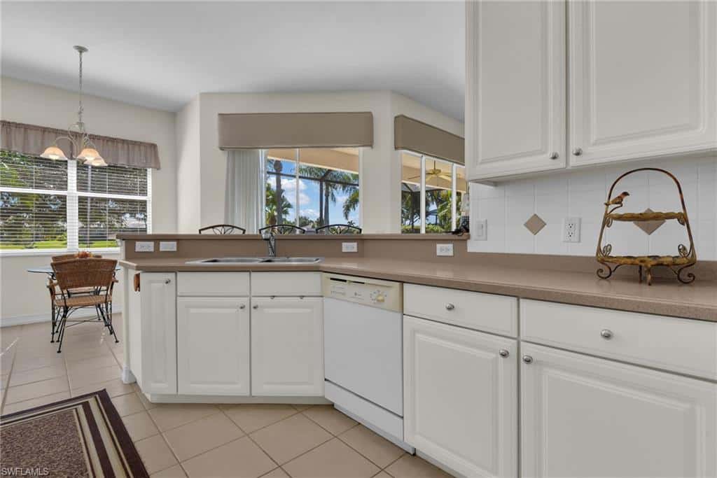 12530 Venicia Dr, Fort Myers, photo 6