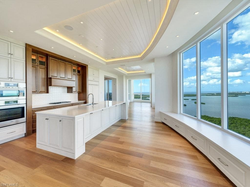 Seaglass At Bonita Bay, Bonita Springs: Condominium sold by Mindy Dolle