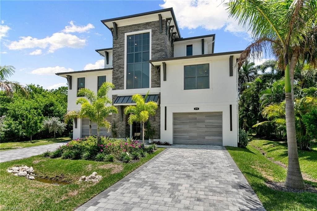 375 Periwinkle Ct, Marco Island, photo 2