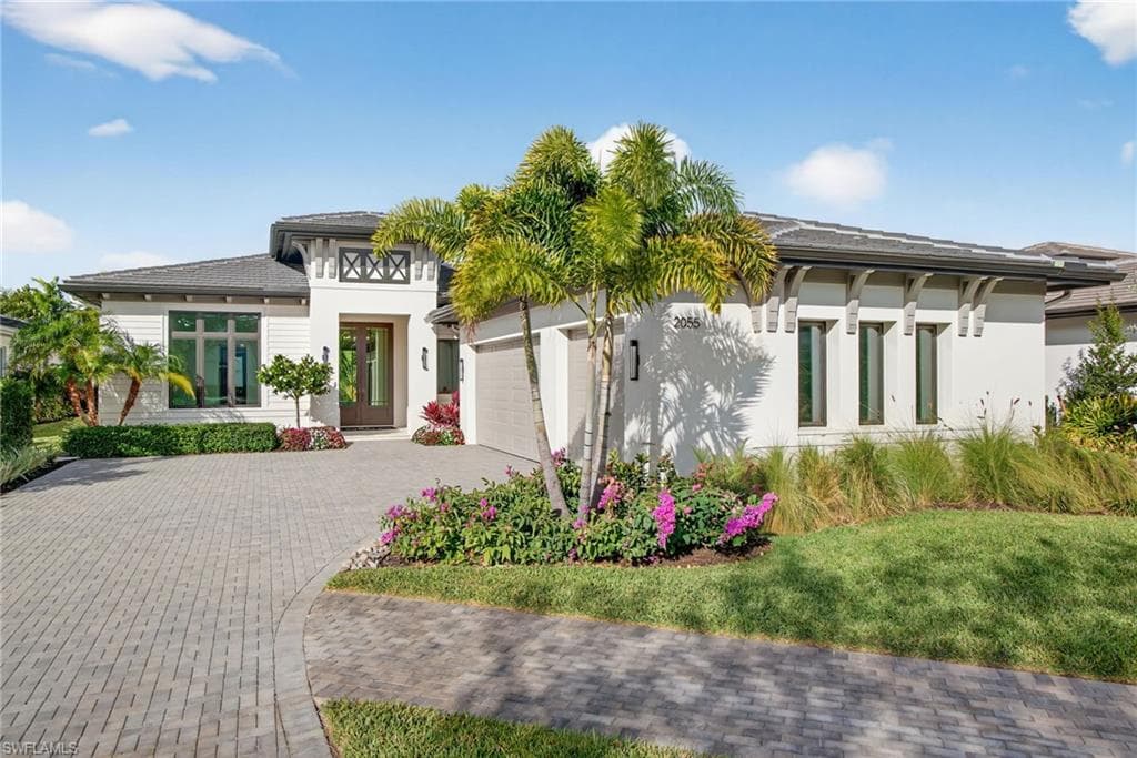 2055 Cambridge Park Dr, Naples