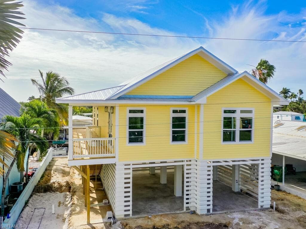 542 Coconut Ave, Goodland