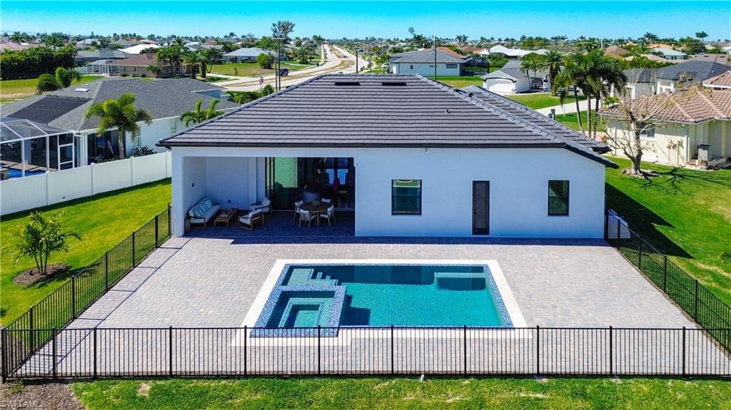 2527 Gleason Pkwy, Cape Coral, photo 2