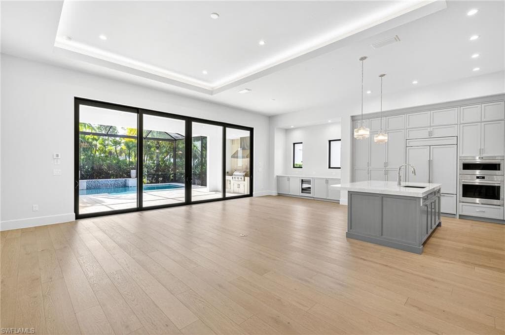 2032 Cambridge Park Dr, Naples, photo 3