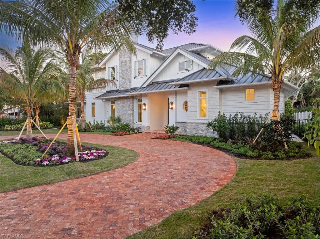 690 7th Ave, Naples