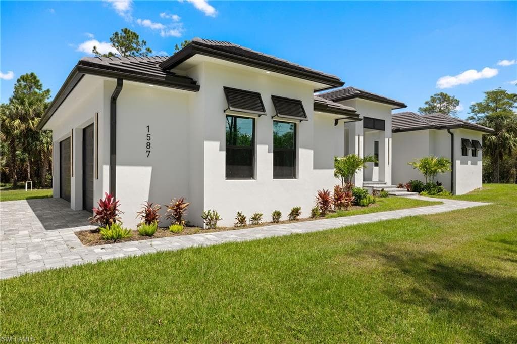 1587 Golden Gate Blvd, Naples, photo 3
