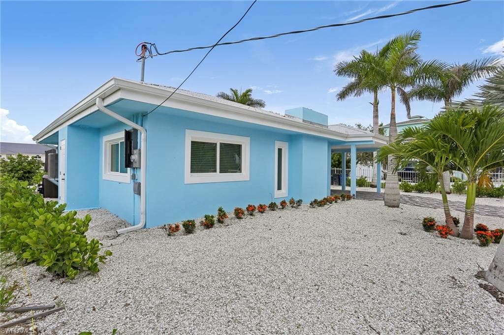 267 Flamingo St, Fort Myers Beach, photo 2