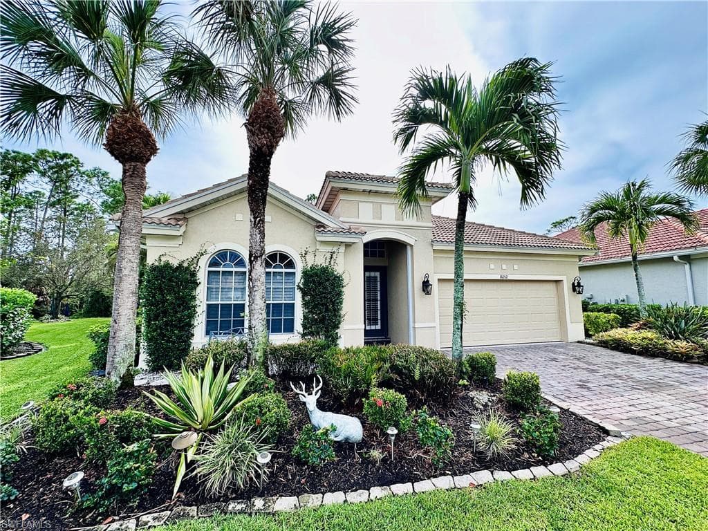 16152 Parque Ln, Naples