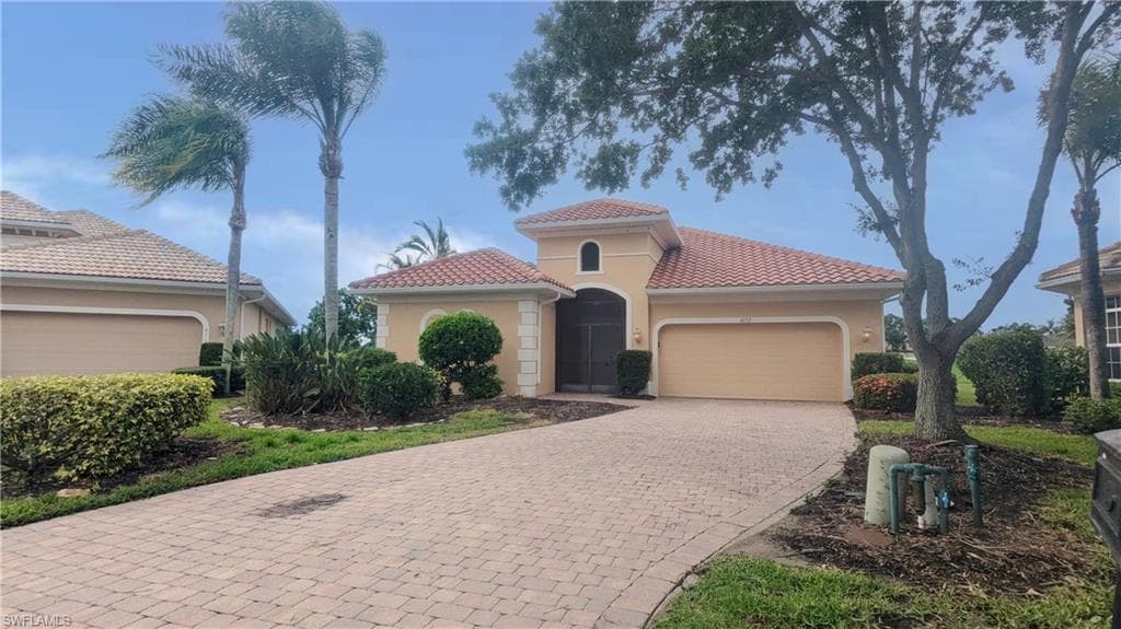 6733 Bent Grass Dr, Naples