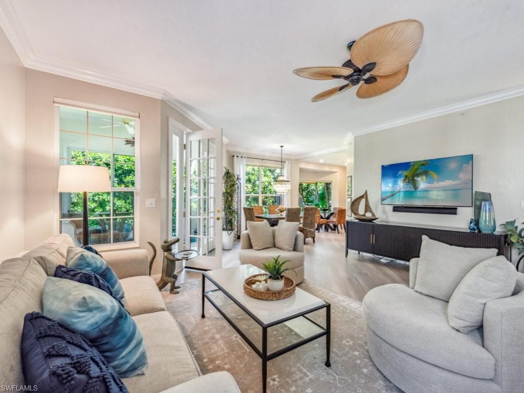 241 Colonade Cir, Naples