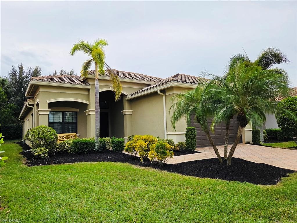 3195 Pacific Dr, Naples