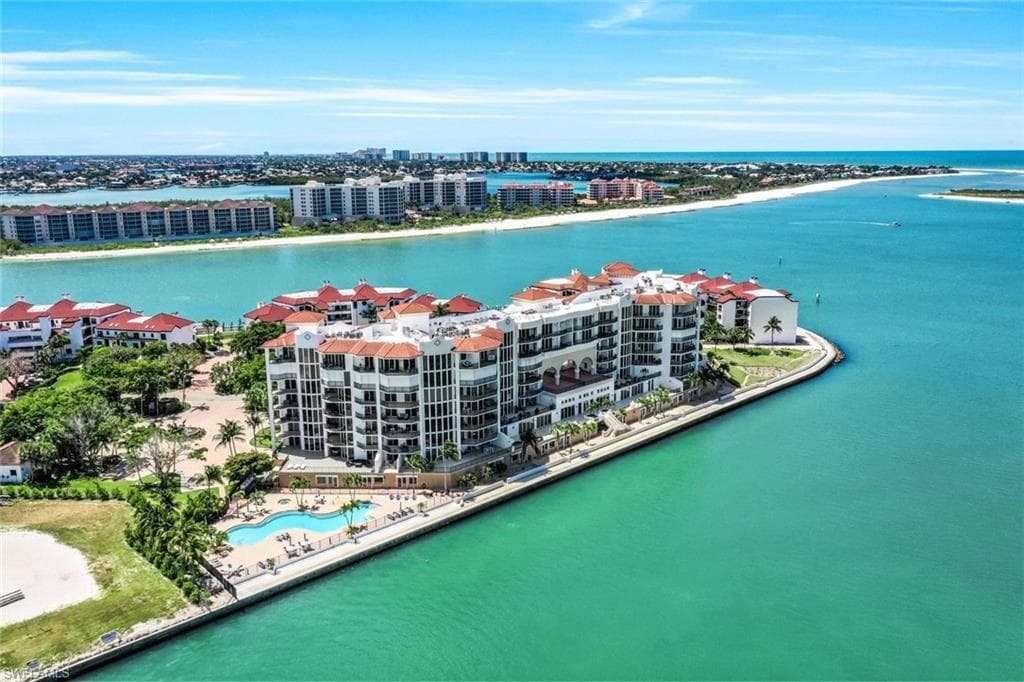 700 La Peninsula Blvd #401, Naples