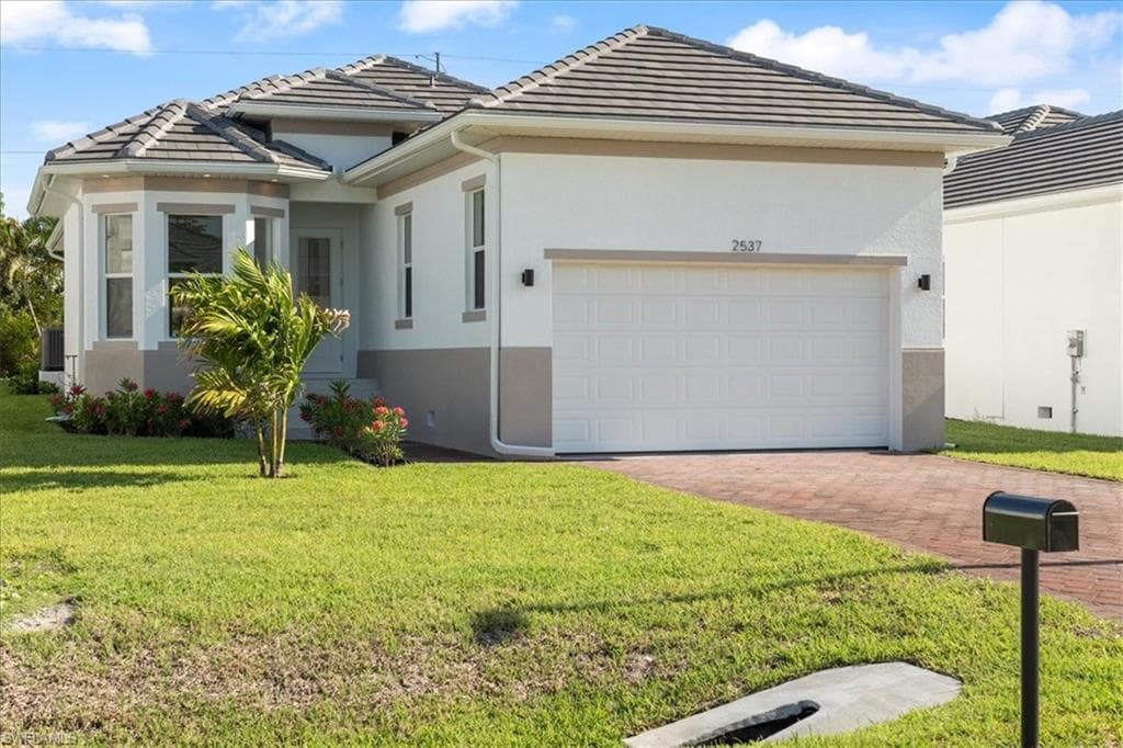 2537 Linda Dr, Naples