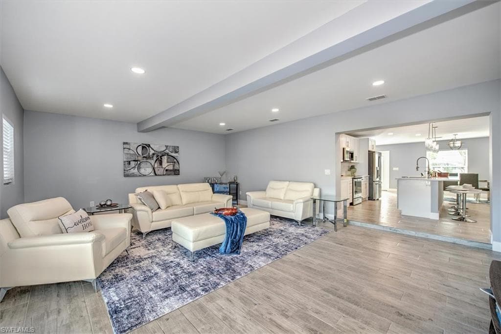127 Albatross St, Fort Myers Beach, photo 3