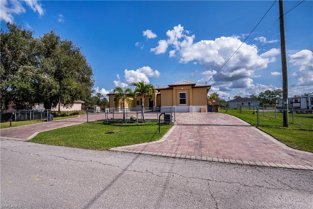 802 Poinsettia Ave, Lehigh Acres