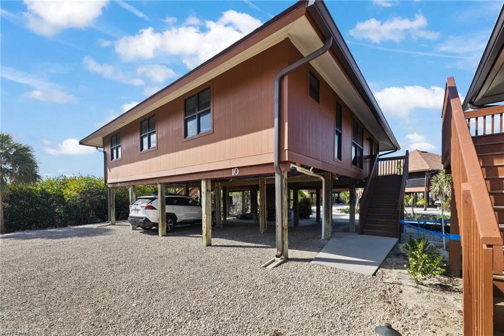 1811 Olde Middle Gulf Dr #10, Sanibel